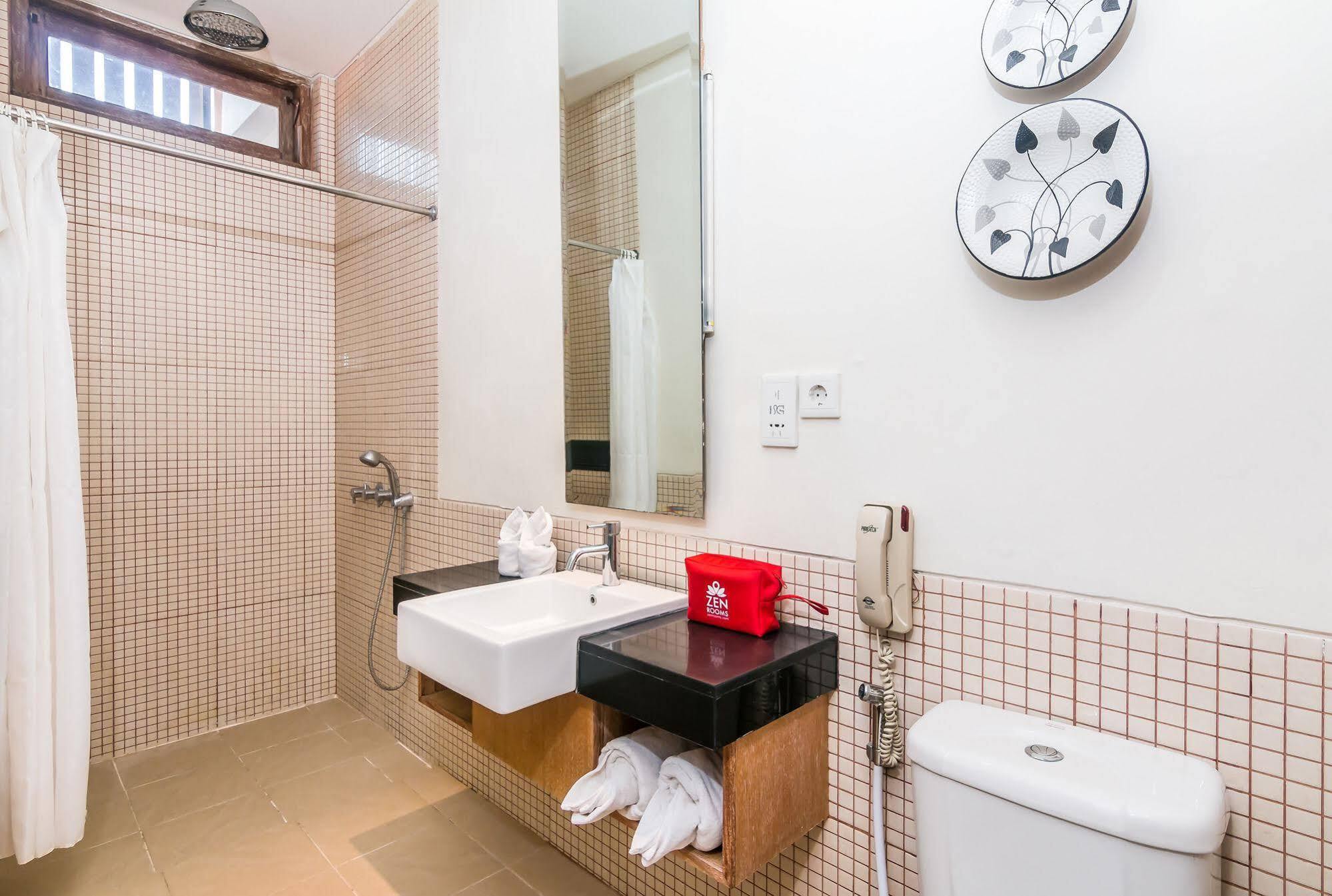 Zen Rooms Badung Nyangnyang Sari Кута Екстериор снимка
